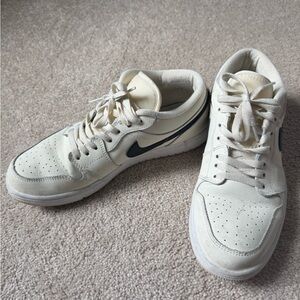 Nike Men's Sneakers in Cream and Black